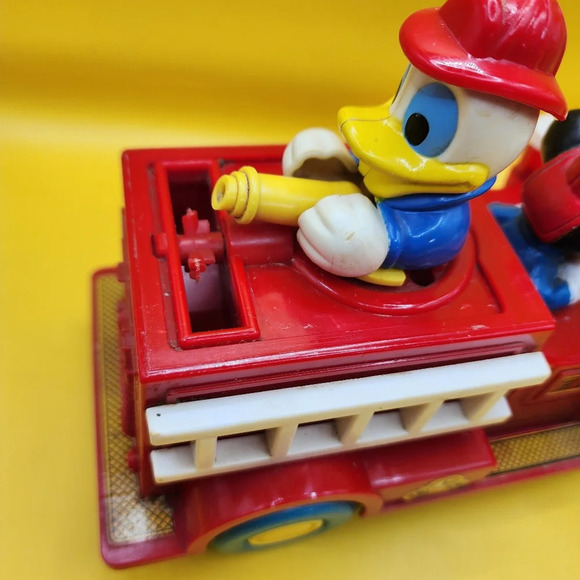 Vintage 80s Walt Disney Firetruck w Lights Mickey Mouse Donald Duck ILLCO USA - Picture 6 of 12